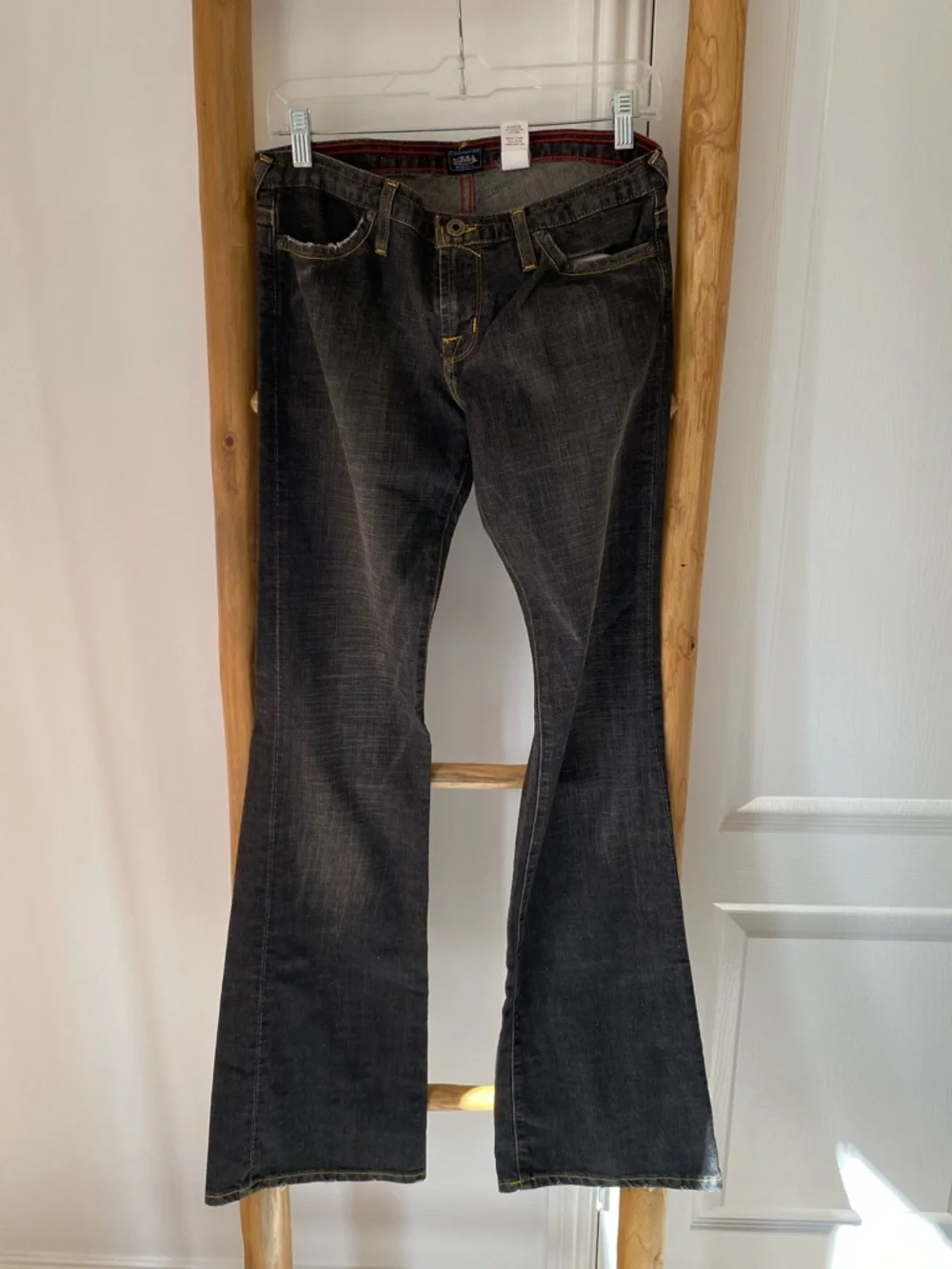 Von Dutch Low Rise Dark Wash Flare Jeans w/ Large Patch on the Back Size 28 Y2K - Picture 4 of 9